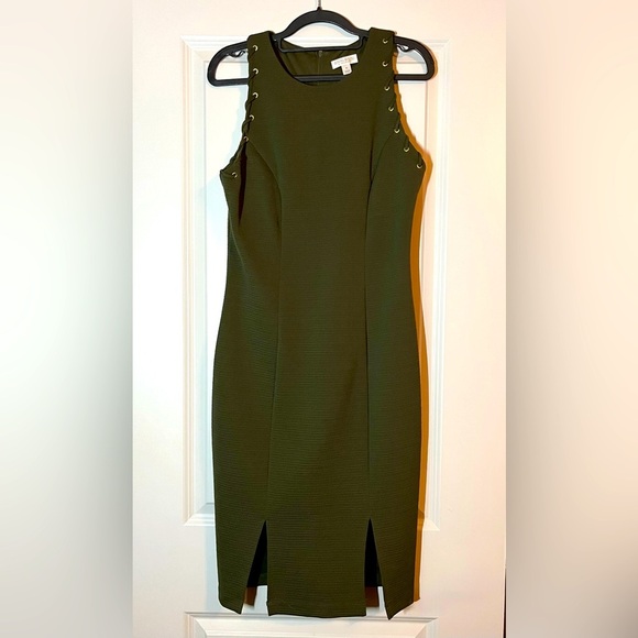 Bisou Bisou | Sleeveless Grommet Shoulder Bodycon Dress in Olive Green Size 8 - Picture 5 of 6